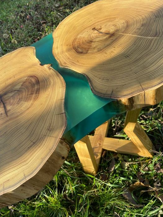 Стіл з епоксидною смолою