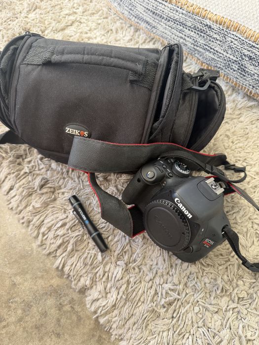 Canon EOS Rebel T3i (corpo) + Bolsa