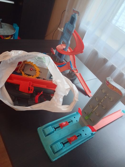 Hot Wheels wyrzutniani tory