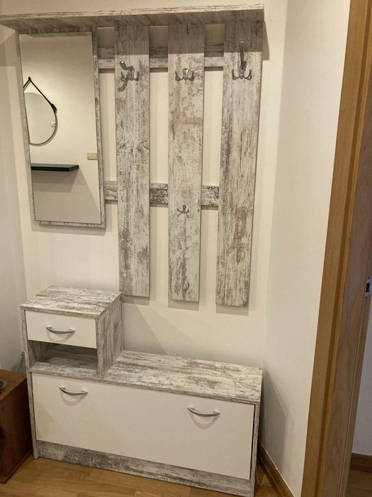 Móvel de entrada com espelho e sapateira