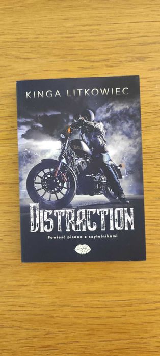 Kinga Litkowiec "Distraction"