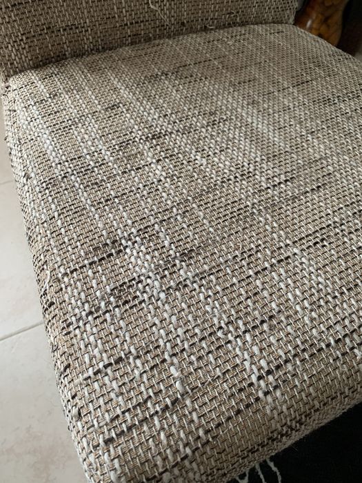 Mesa e quatro cadeiras