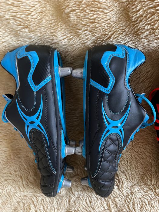 Buty piłkarskie korki wkręty na grząską nawierzchnię rozmiar 38,5
