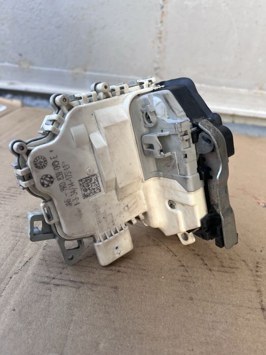 Замок двери задний левый Audi A4B8 A5 Q5, Датчик масла 03L907660