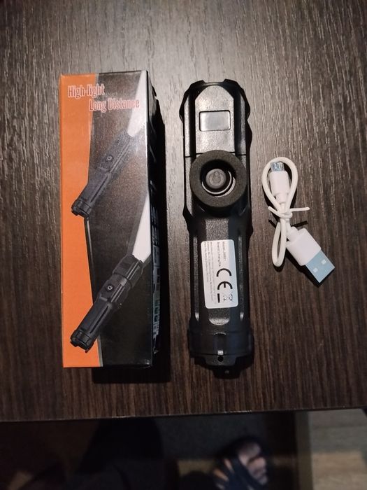 Потужний ліхтарик телескопічний.