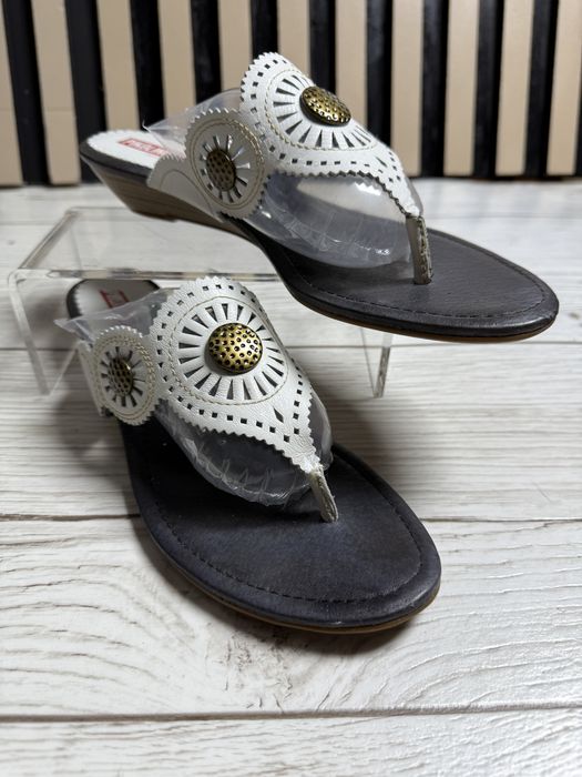 Sandałki marki Pikolinos wykonane wysokogatunkowej skóry naturalnej