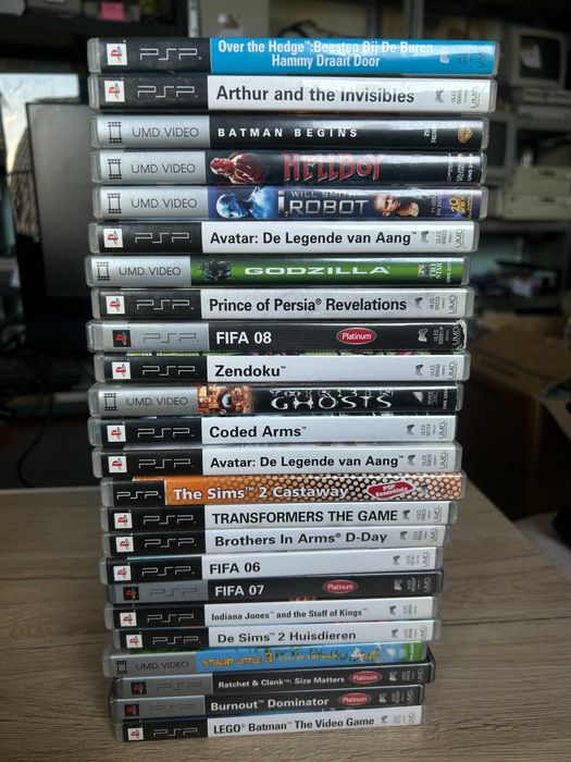 Zestaw gier PSP + filmy UMD 24 szt. – Ratchet & Clank, Indiana Jones, Burnout