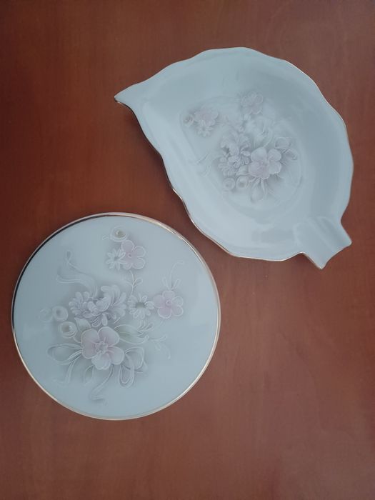Base e cinzeiro em porcelana da Vista Alegre pintada à mãol