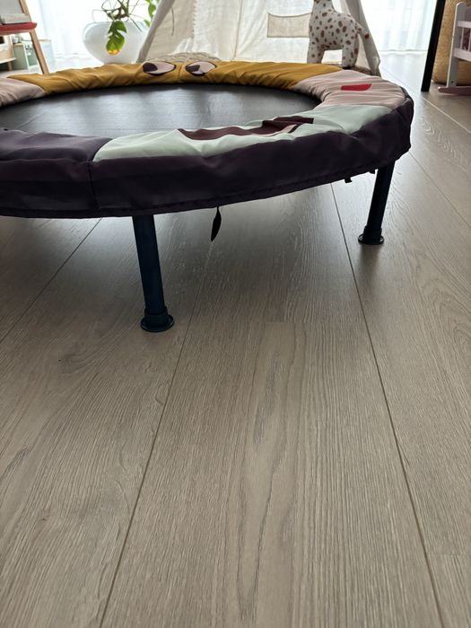 Trampolim de criança