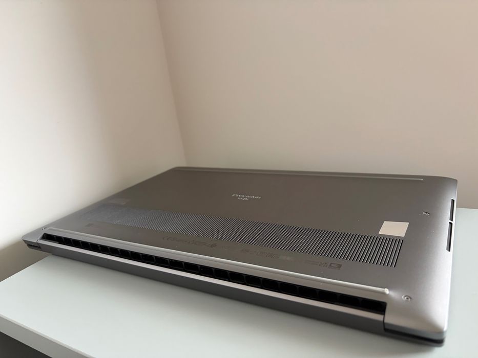 Laptop Dell Precision 5570• Intel i7-12800H•32GB RAM•NVIDIA RTX A1000