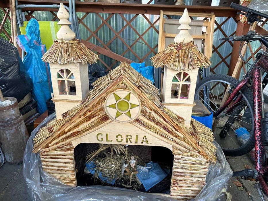 Duża szopka bożonarodzeniowa / kolędnicza ze stojakiem – rękodzieło