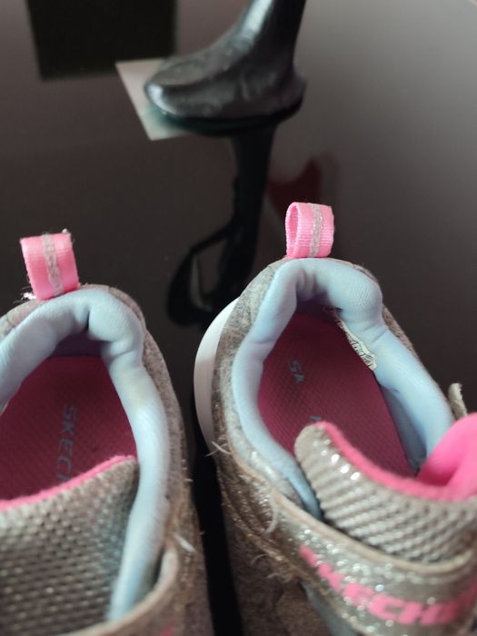 Кросівки  на дівчинку 27 р