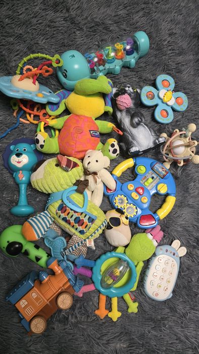 Набір іграшок для найменших + басейн з рибками