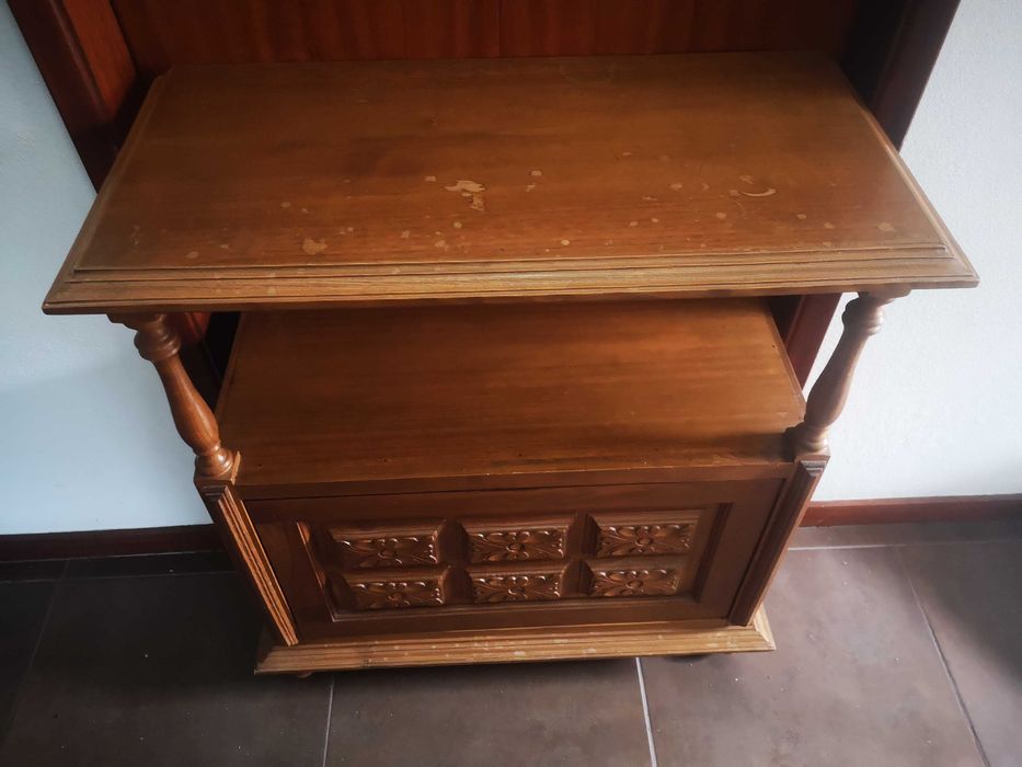 Móvel de bar em madeira