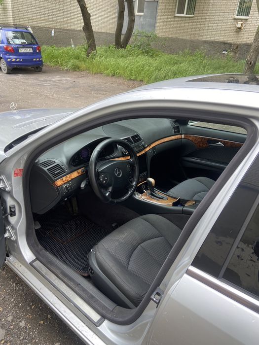 Mercedes-Benz E220 W211