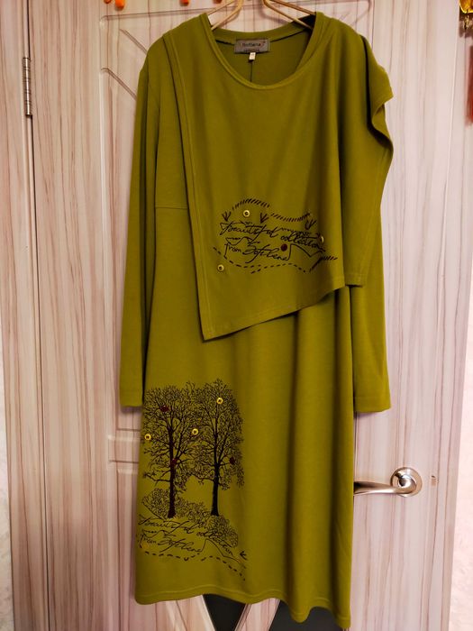 продаю нарядное платье  с накидкой и вышивкой 46-48 размер