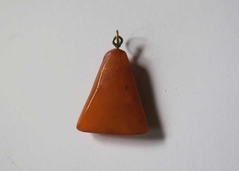 Stary wisiorek bursztyn PRL