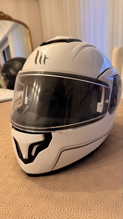 Capacete modular com comunicador