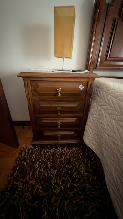 Quarto de Casal Completo em Madeira Maciça – Excelente Estado
