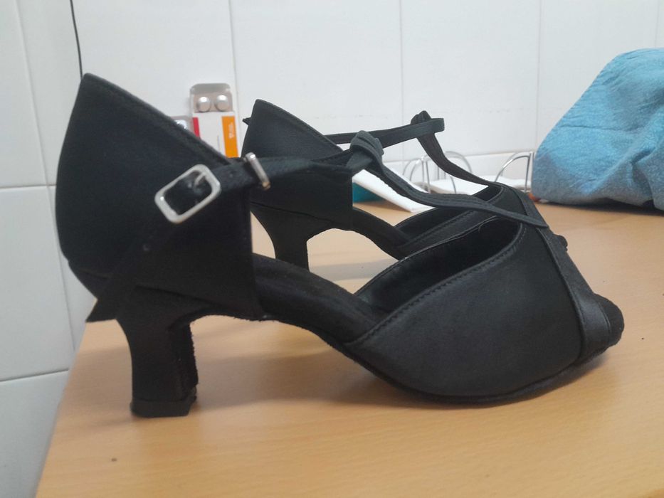 Sandalias dança novas