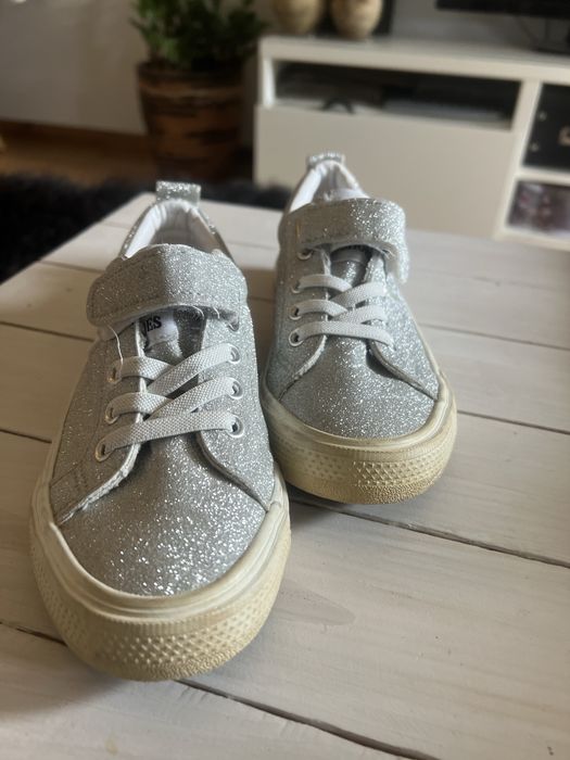 Buty dziewczęce z brokatem