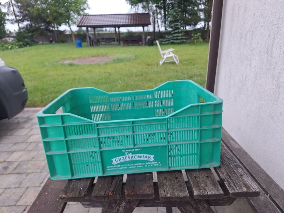 Skrzynka  plastikowa  transportowa