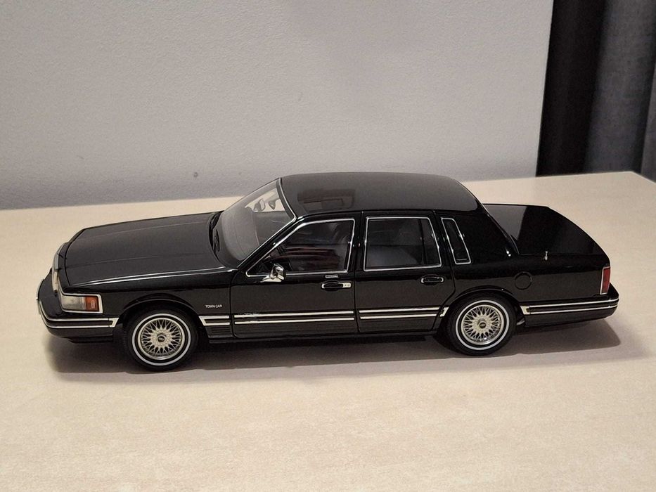1993 Lincoln Towncar V8 Xiaoguang 1/18 [nowy]