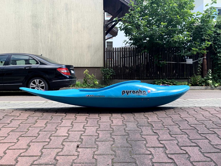Kajak górski krótki, half-slice, playboat - Pyranha FIRECRACKER 242 M