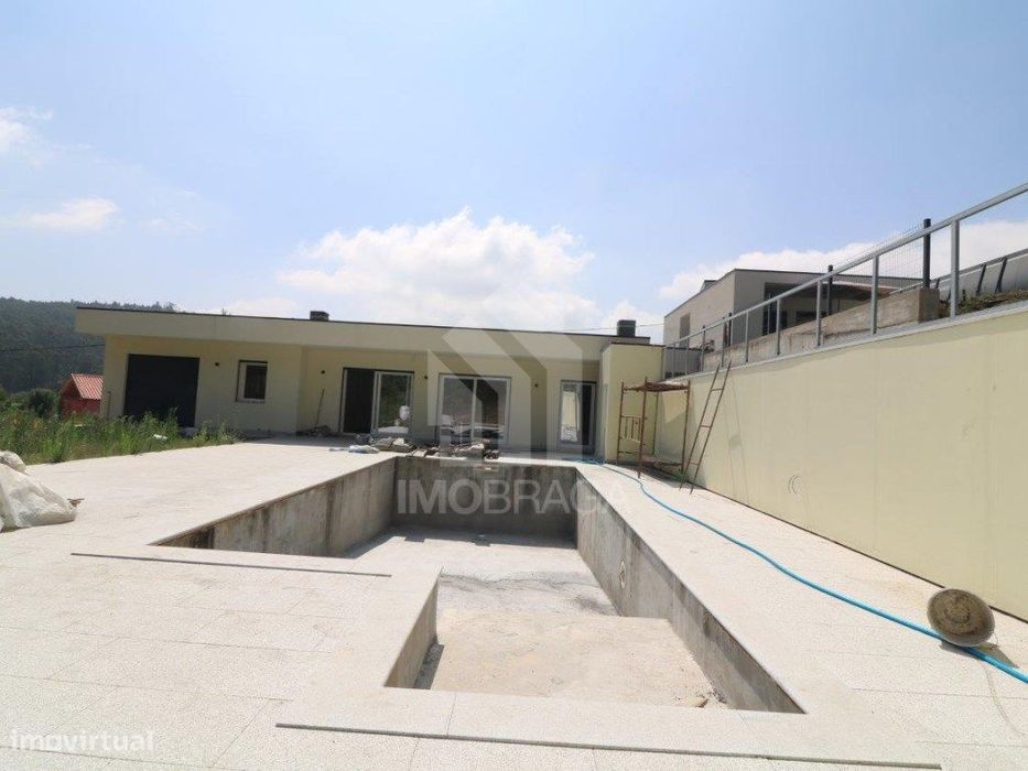 Moradia Térrea T3 NOVA com Piscina | Espinho - Braga