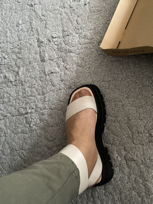 Nowe skórzane sandały damskie