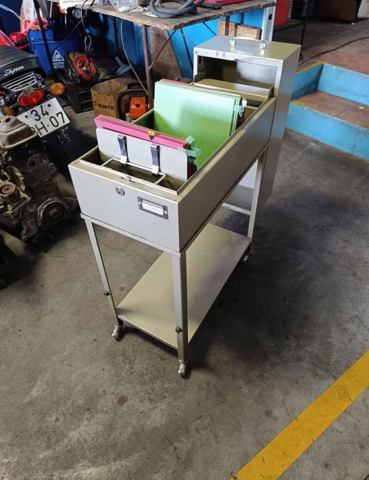 Arquivador metálico folhas A4