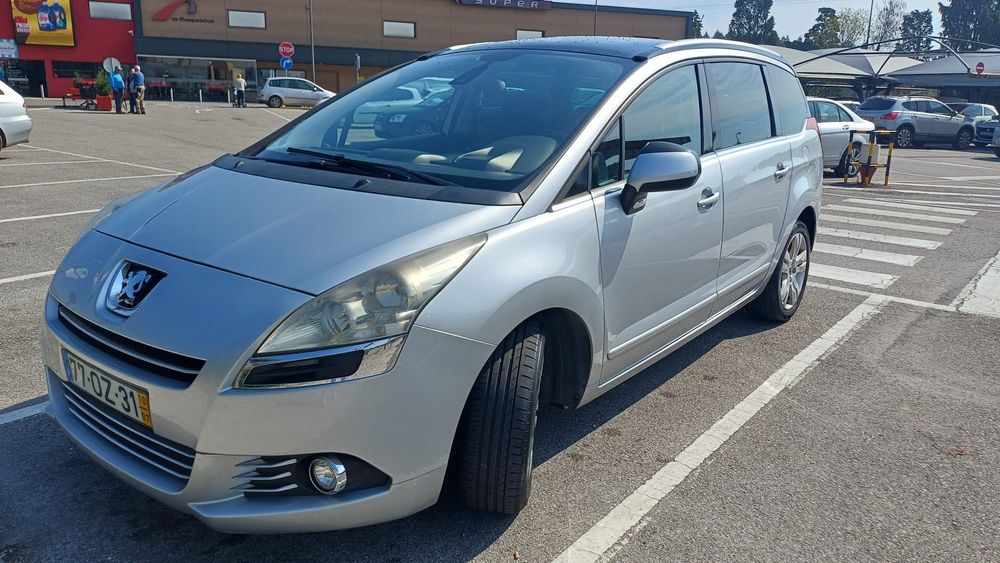 Pegeout 5008 7L 1.6 HDI Premium