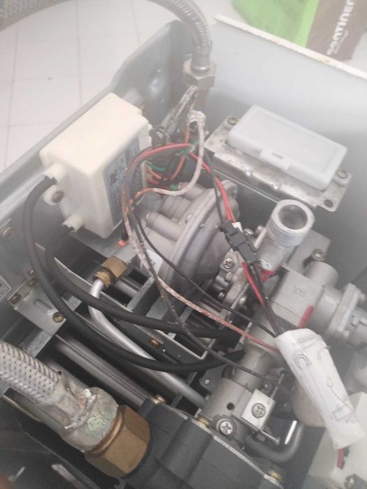 Esquentador Delta 11 Litros em bom estado e a funcionar
