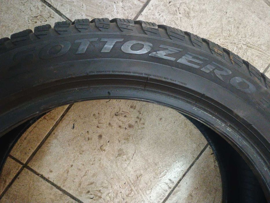 Zimowe opony Pirelli 245/45 R19 Run Flat 2017r. Bieżnik 7mm 4 sztuki