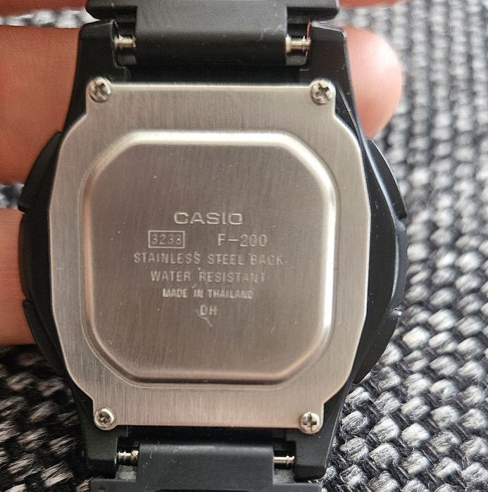 Годиник Casio F-200