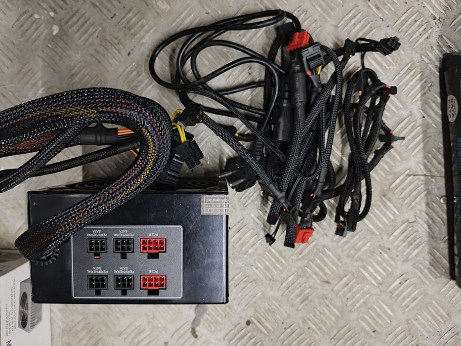 Zasilacz komputerowy modułowy