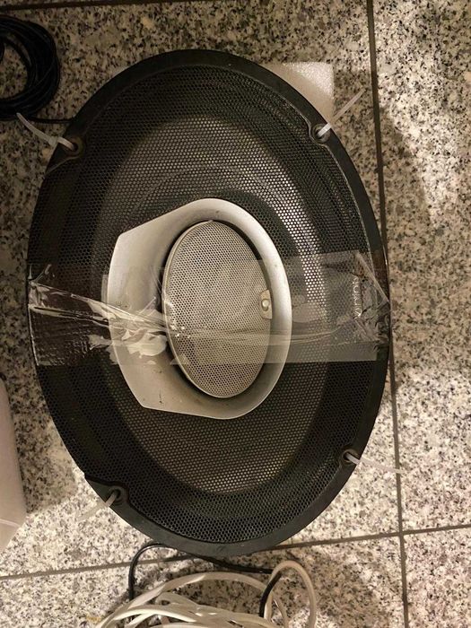 Rádio SONY com colunas INFINITY