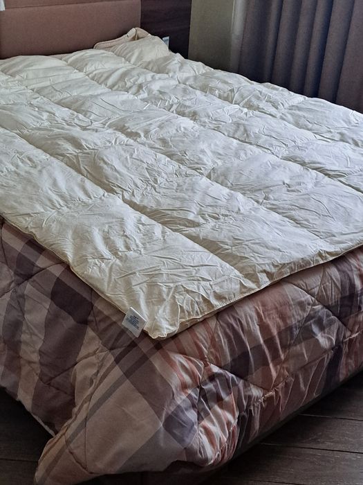 Нова пухова ковдра розмір 1.55× 200італійського виробництва
