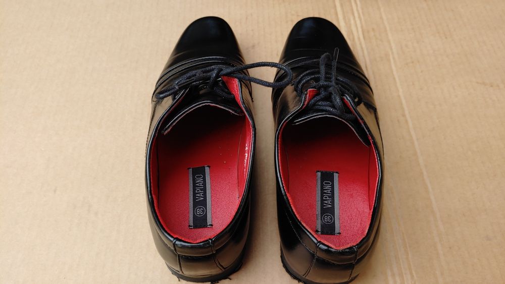 Eleganckoe półbuty Nr 38 jak nowe Lakierki