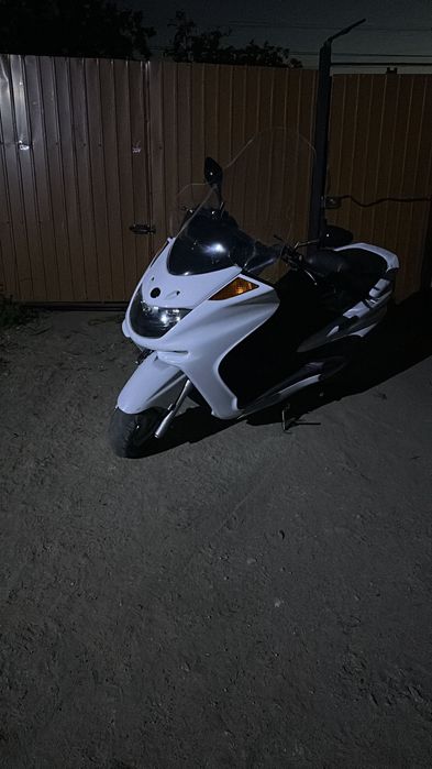 Продам скутер Ямаха Мажести250сс2004г.