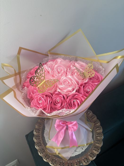 Bukiet róż ze wstażki