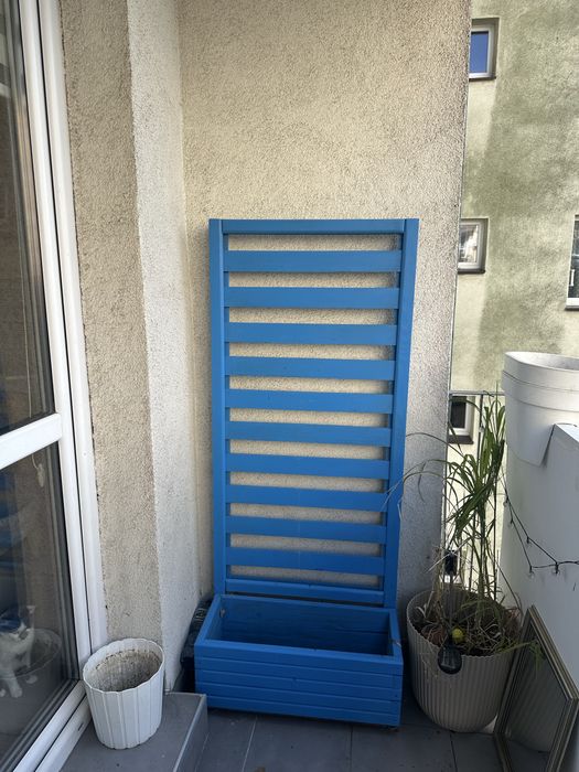 Pergola balkonowa z donicą