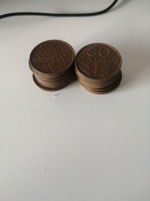 Vendo lote de 52 moedas "escudos" (portes incluídos)