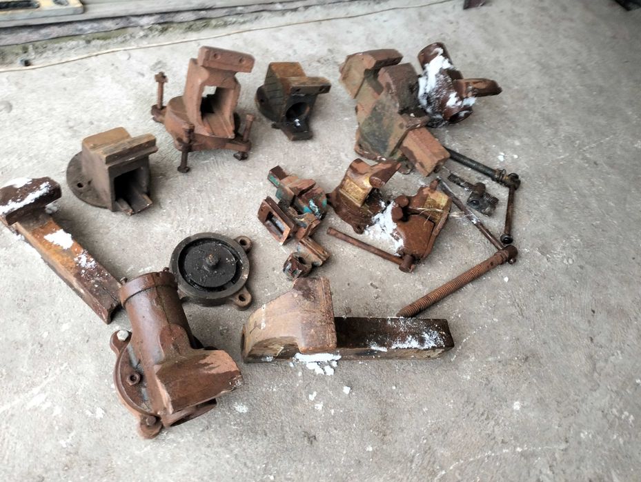 Тиски, лещата частини, некомплект. Бу. Кузнечные  Ковальські