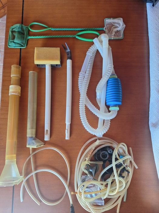Aquário bem estimado mais material diverso,novo e usado