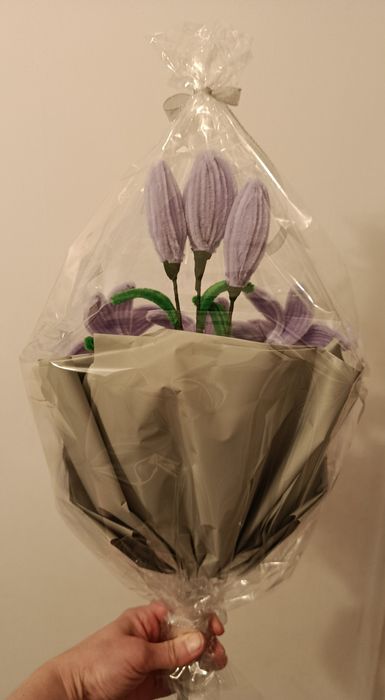 Bukiet lilii dekoracyjnych – ręcznie robiony 9 kwiatów .