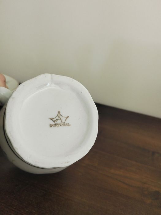3 pratos sobremesa e caneca Artibus