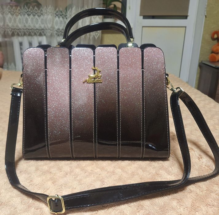 Жіноча сумка лакована