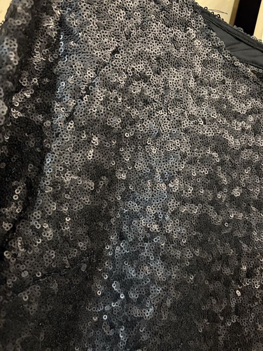 Czarna cekinowa sukienka
