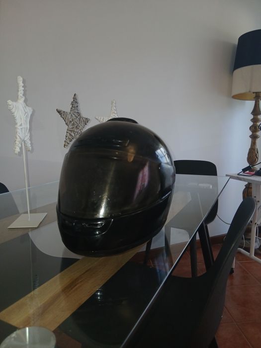 Capacete, usado de segunda mão,  cor preto